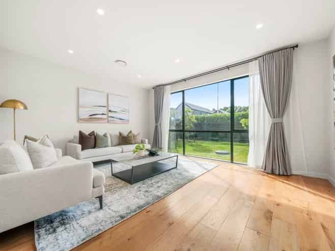 16 Headsail Drive, Long Bay