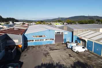 Substantial Upper Hutt Warehouse 