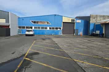 Substantial Upper Hutt Warehouse 