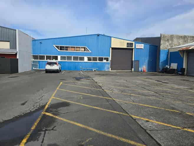 Substantial Upper Hutt Warehouse 