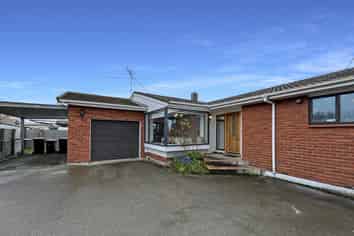 120  Racecourse Road , Glengarry