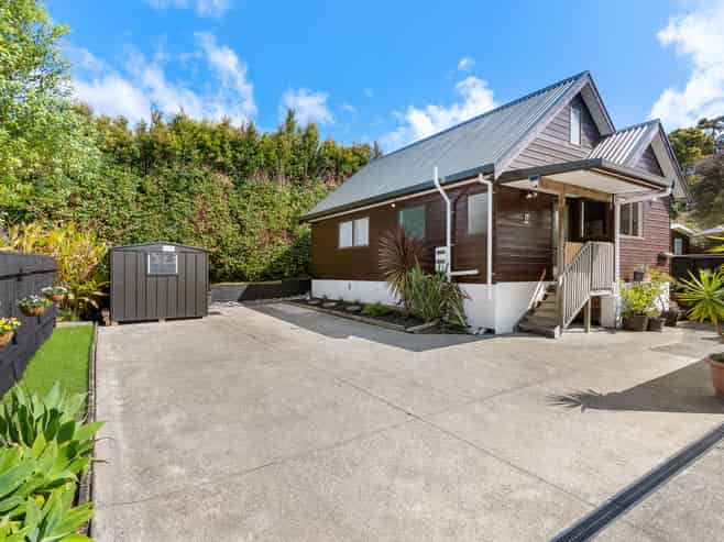 34A Lauderdale Road, Birkdale