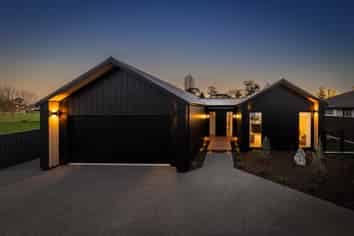 27 Matau Crescent, Frimley