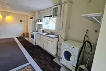 8B Malcolm Lane, Thorndon