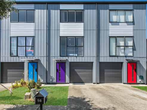 16 Kevale Place, Manurewa