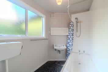 Flat 2/106A  Newlands Road, Newlands
