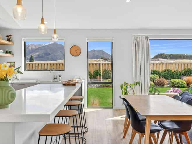4 Robrosa Street, Wanaka