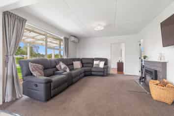 57 Kuku Beach Road, Manakau