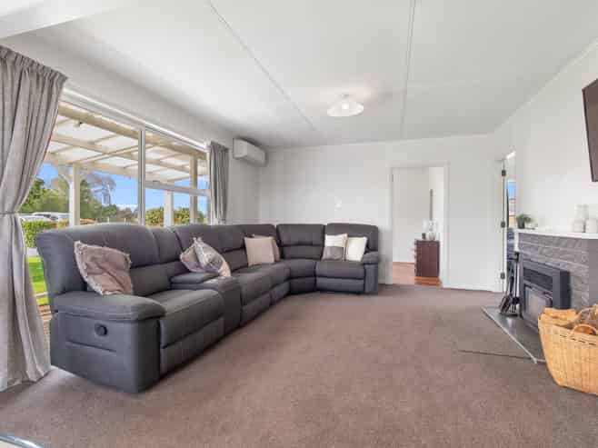 57 Kuku Beach Road, Manakau