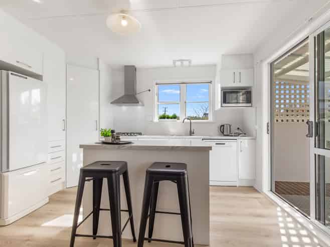 57 Kuku Beach Road, Manakau