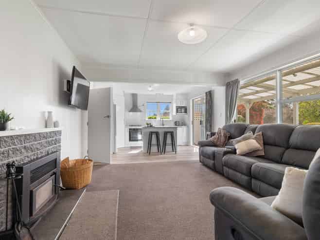57 Kuku Beach Road, Manakau