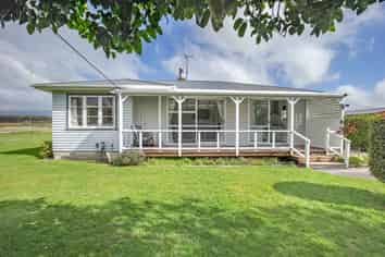57 Kuku Beach Road, Manakau