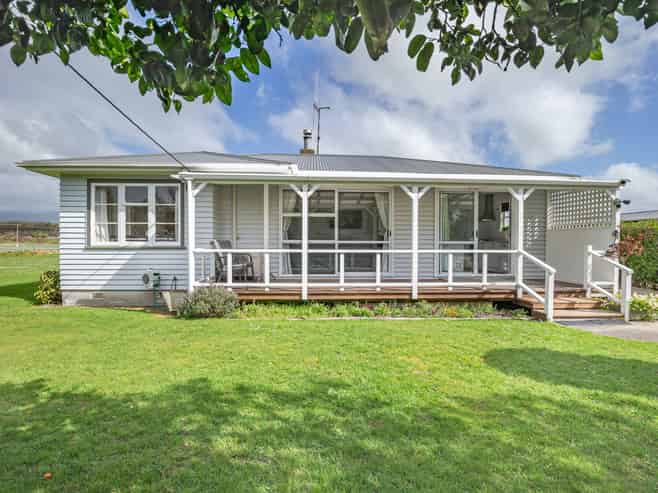 57 Kuku Beach Road, Manakau