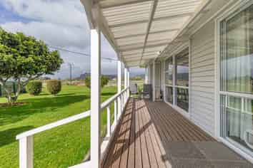 57 Kuku Beach Road, Manakau