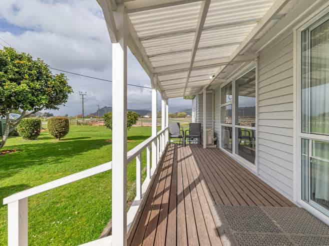 57 Kuku Beach Road, Manakau