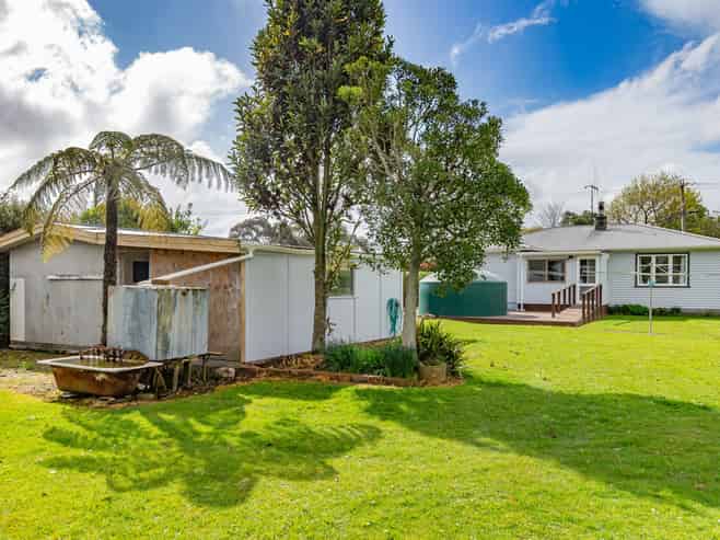 57 Kuku Beach Road, Manakau