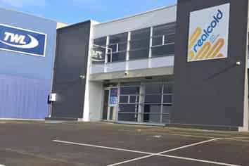 Industrial workshop/warehouse for lease