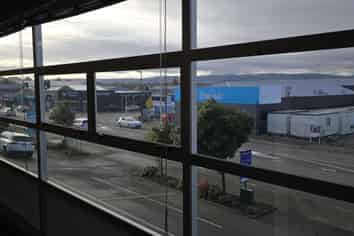 Industrial workshop/warehouse for lease