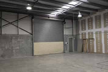 Industrial workshop/warehouse for lease