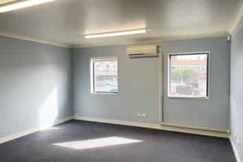 High Profile Showroom / Warehouse / Office 310m2