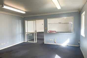 High Profile Showroom / Warehouse / Office 310m2