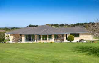 16 Omana Avenue, Helensville