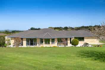 16 Omana Avenue, Helensville