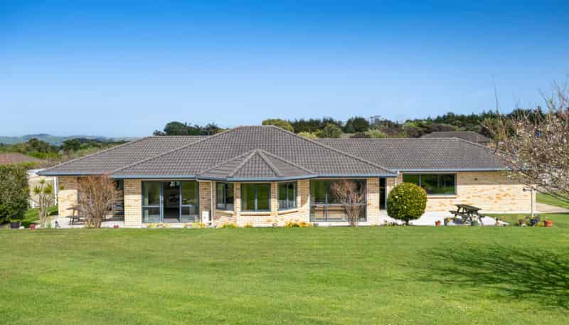 16 Omana Avenue, Helensville