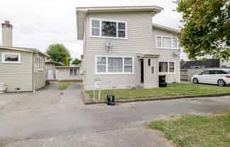 80 Stanley Avenue, Roslyn