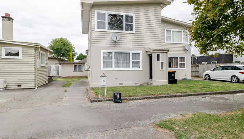 80 Stanley Avenue, Roslyn