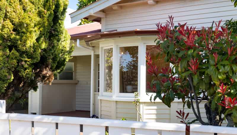 2 Roslyn Road, Bluff Hill