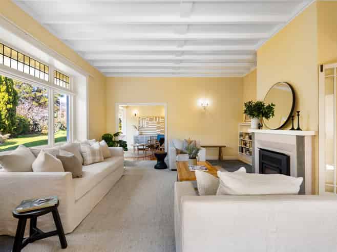 2 Roslyn Road, Bluff Hill