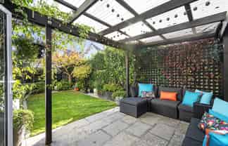 9/354 Muritai Road, Eastbourne