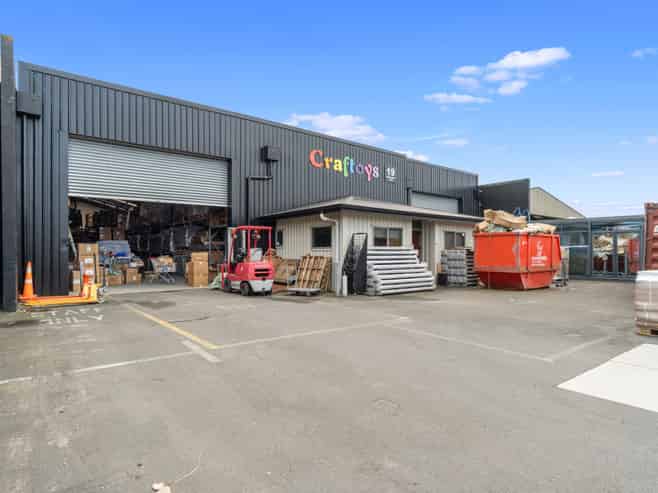 Freehold Industrial Investment with immediate cash flow