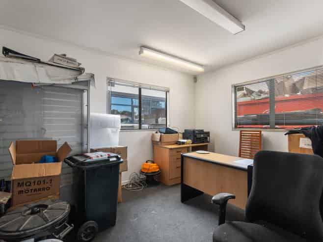 Freehold Industrial Investment with immediate cash flow