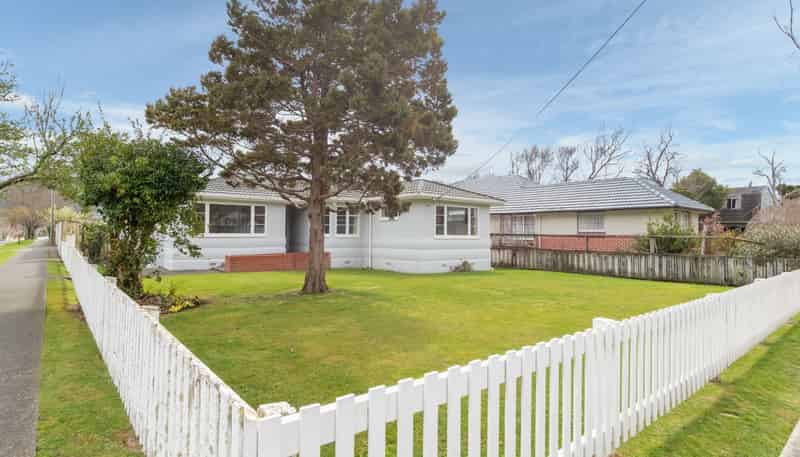 33 John Street, Trentham