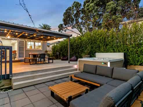 12 Hellyers Street, Birkdale