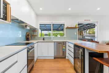 12 Hellyers Street, Birkdale