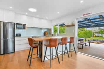 12 Hellyers Street, Birkdale