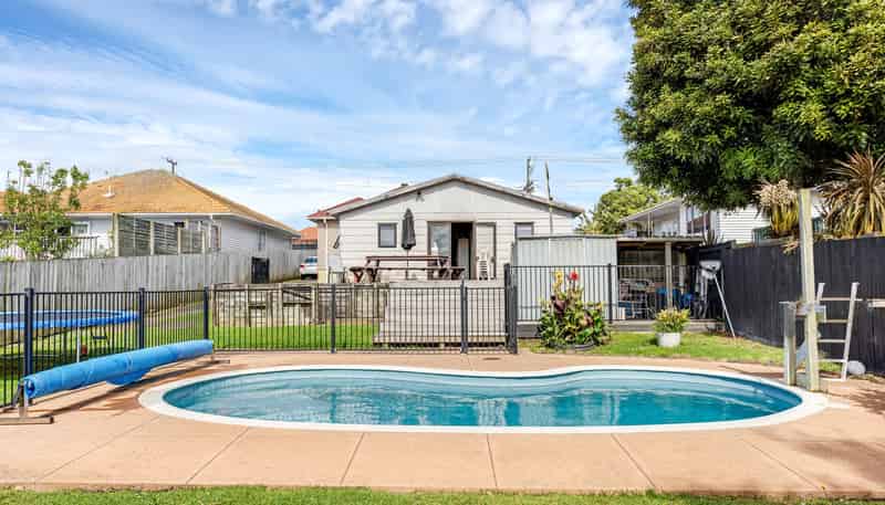 101 Astley Avenue, New Lynn