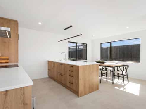 6 Earl Way, Amberley