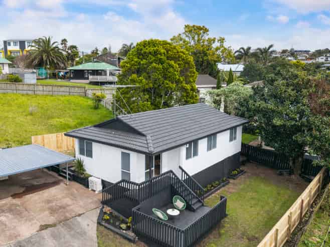 8 Halloran Place, Massey