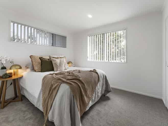8 Halloran Place, Massey