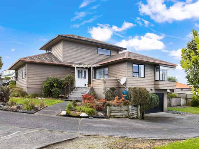 53 Alec Craig Way, Gulf Harbour