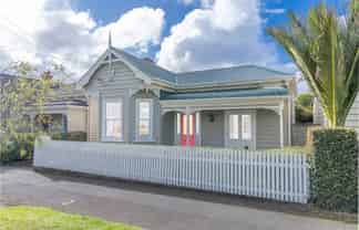85 Burnley Terrace, Sandringham