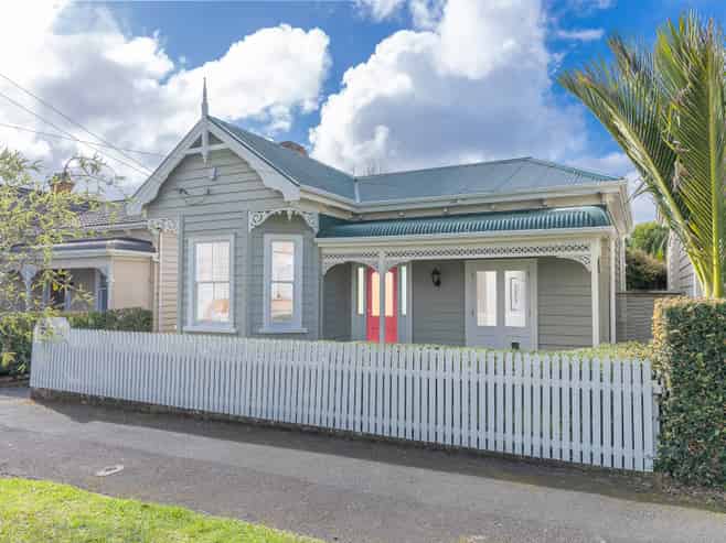 85 Burnley Terrace, Sandringham