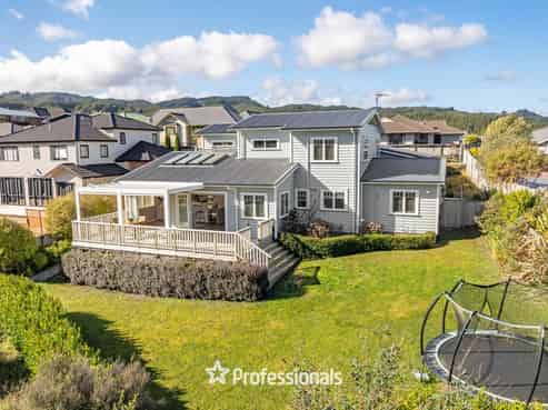 14 Ronald Scott Grove, Riverstone Terraces