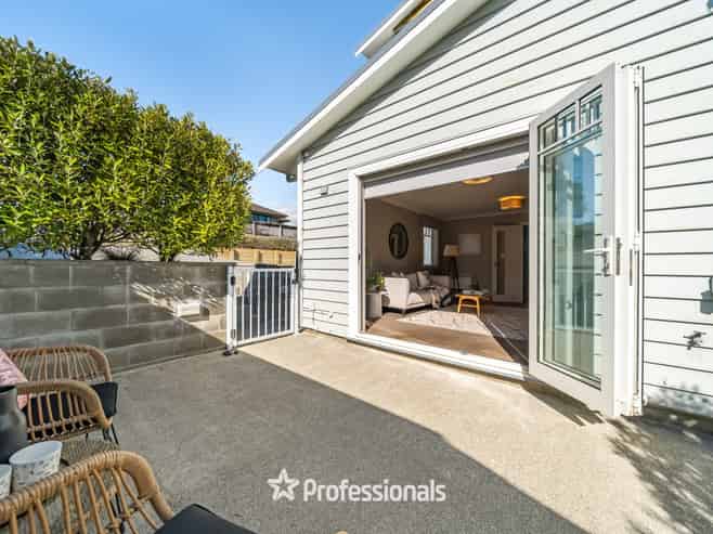 14 Ronald Scott Grove, Riverstone Terraces
