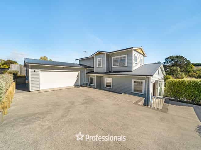 14 Ronald Scott Grove, Riverstone Terraces