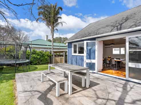 1A Stokes Avenue, Te Atatu Peninsula